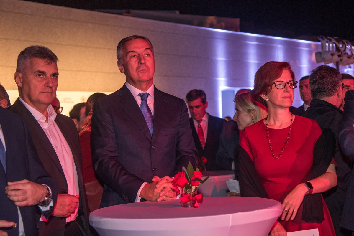 UNDP_Montenegro's tweet photo. Tonight we presented 11 artists = 11 new businesses, from #VR tech in film industry to pottery, smart benches and golden embroidery. The #CreativeMontenegro exhibition was officially opened by @predsjednik_cg, @d_gasparikova and @sasa_bogdanovic of @mku_gov https://t.co/C3JpljoHBK