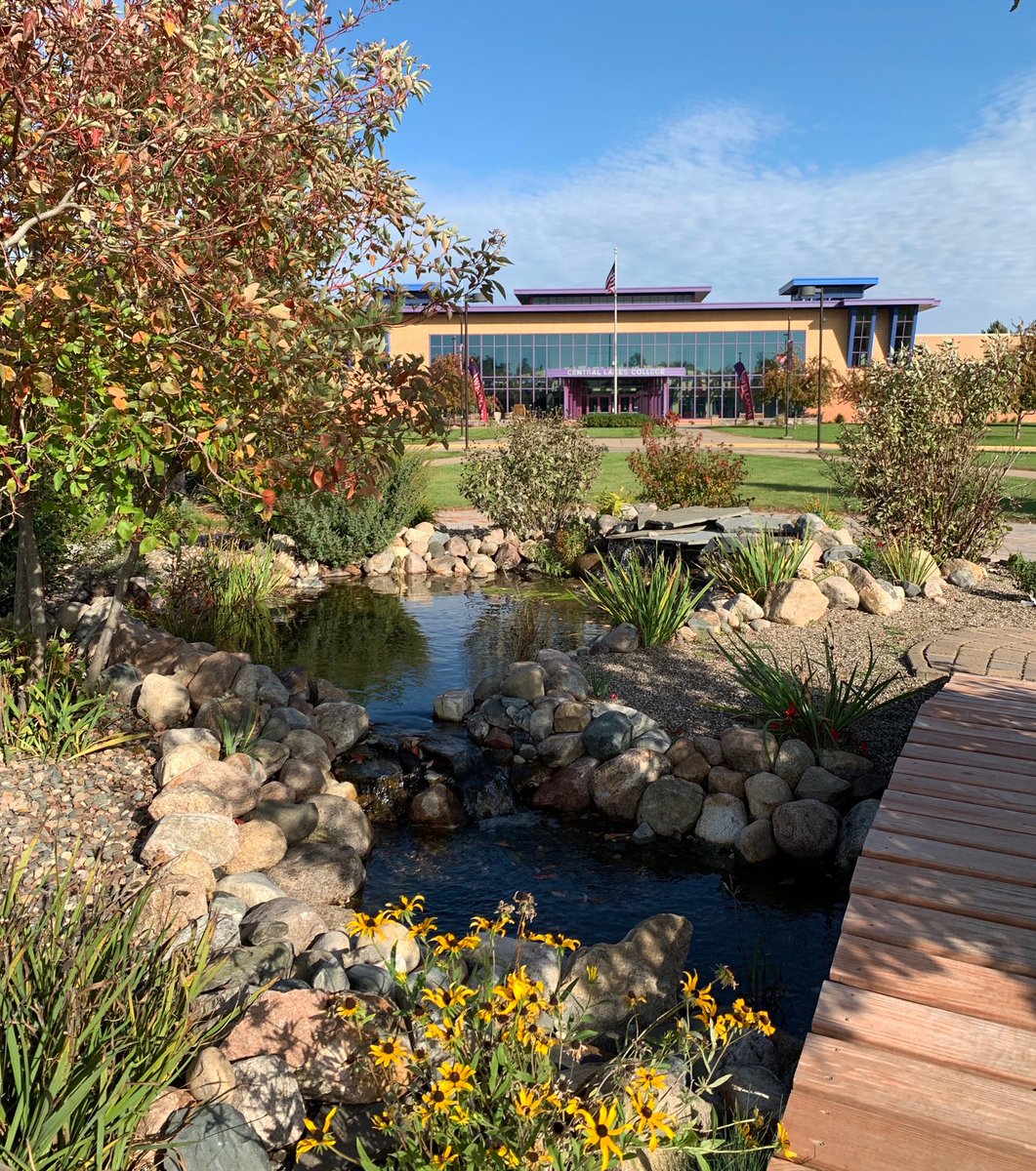 CLCprez's tweet image. Enjoying one of my favorite walks from the parking lot, thanks to our awesome #horticulture students...before the weather shifts! #SnowInOctober