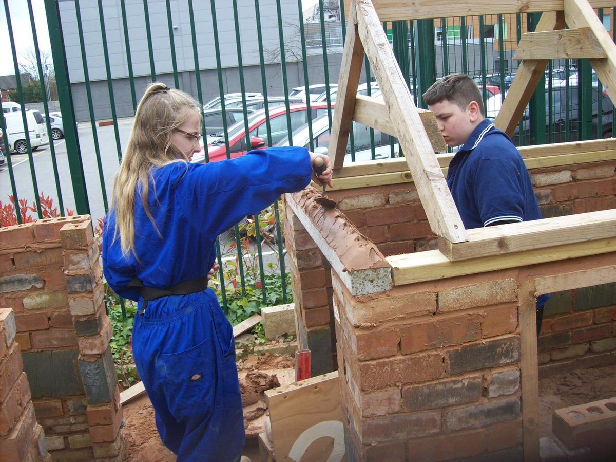 _ICAcademy1's tweet photo. Mr Edwards construction class were working very hard putting their skills into practice this afternoon. Some amazing workmanship was on display at the bungalow today! 🏠 Well done to you all! @Andy_OBrien1 @fmccarron1 https://t.co/9wWebJ4mtY