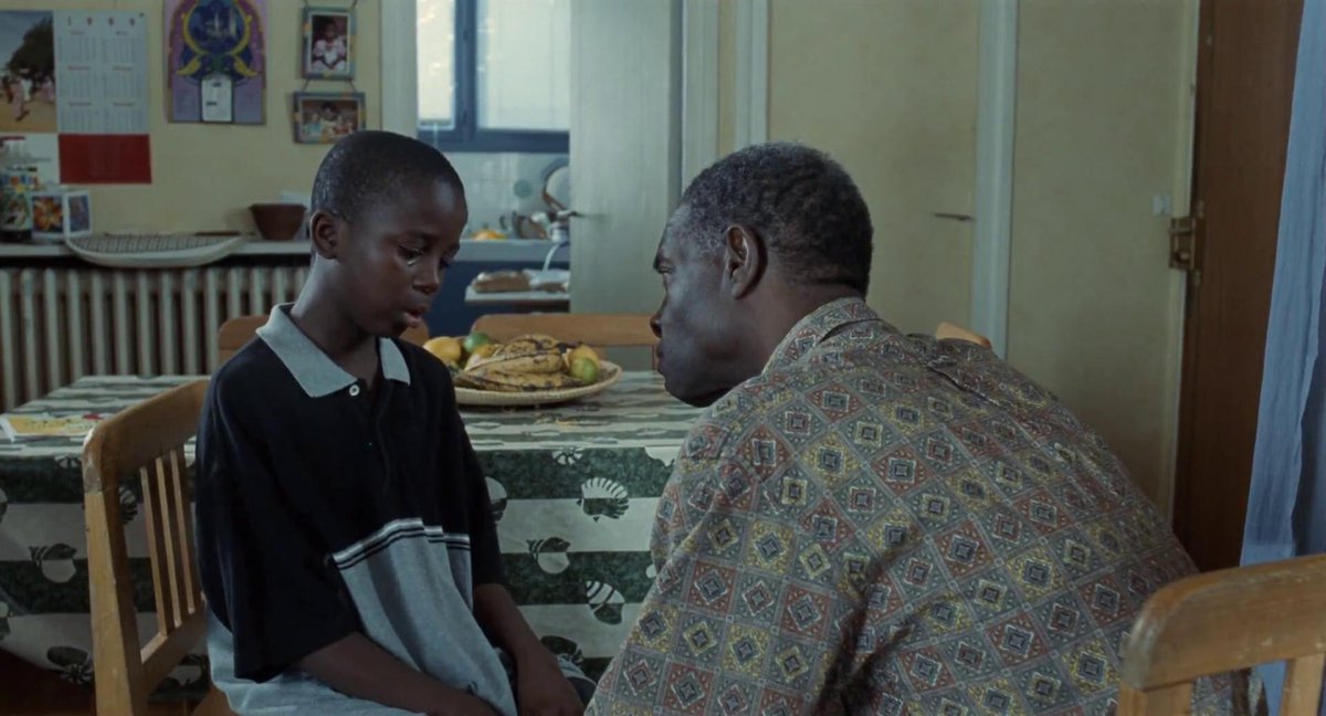 JimBo_Lebowski's tweet photo. #CodeInconnu (2000) offre une nouvelle "chronologie du hasard" où Haneke capte un événement du quotidien pour bifurquer vers le destin discontinu de ses personnages, sorte de diaporama prenant la température d’un climat social, avec quelques mises en abyme de cinéma remarquables. https://t.co/qKrSrH3iAV