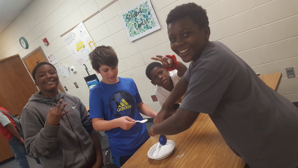 Lcrosby003's tweet photo. My 6th graders has been learning about stress and the various ways to handle stress. So we created stress balls! #bebcms @missliz31 @BryanCountyMS https://t.co/art652L1no