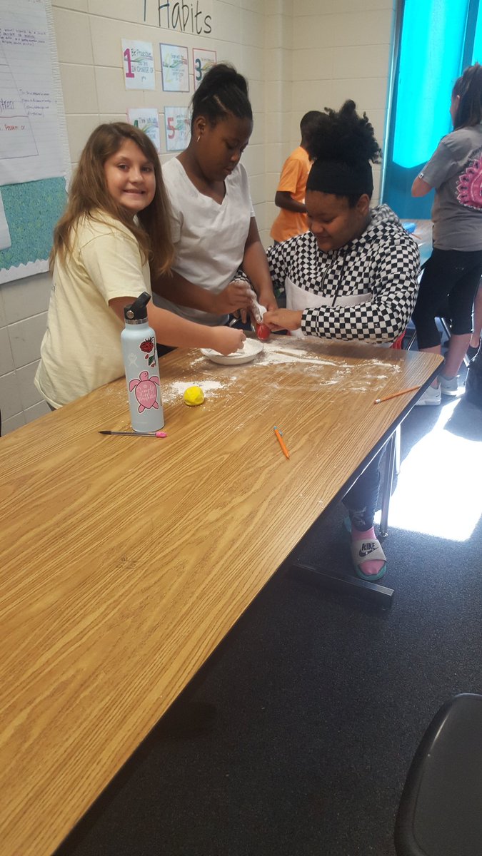 Lcrosby003's tweet photo. My 6th graders has been learning about stress and the various ways to handle stress. So we created stress balls! #bebcms @missliz31 @BryanCountyMS https://t.co/art652L1no