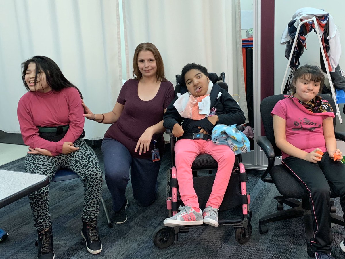 ONWcbr2's tweet image. Homecoming week at ONW! We know it’s twin day, but we all decided to twin! @ONWHSwebsite @olatheschools @olathenewed #rpoehoco2019 #cbr2