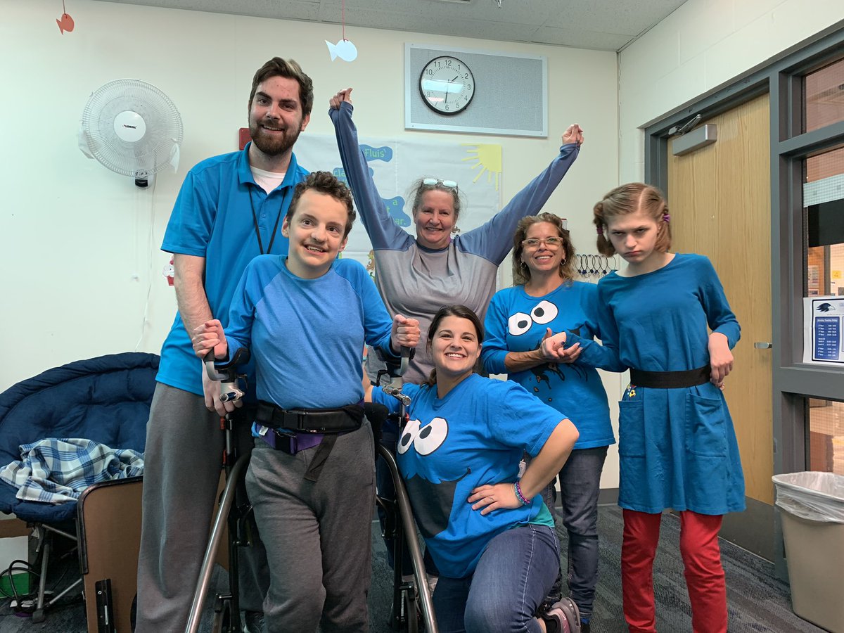 ONWcbr2's tweet image. Homecoming week at ONW! We know it’s twin day, but we all decided to twin! @ONWHSwebsite @olatheschools @olathenewed #rpoehoco2019 #cbr2