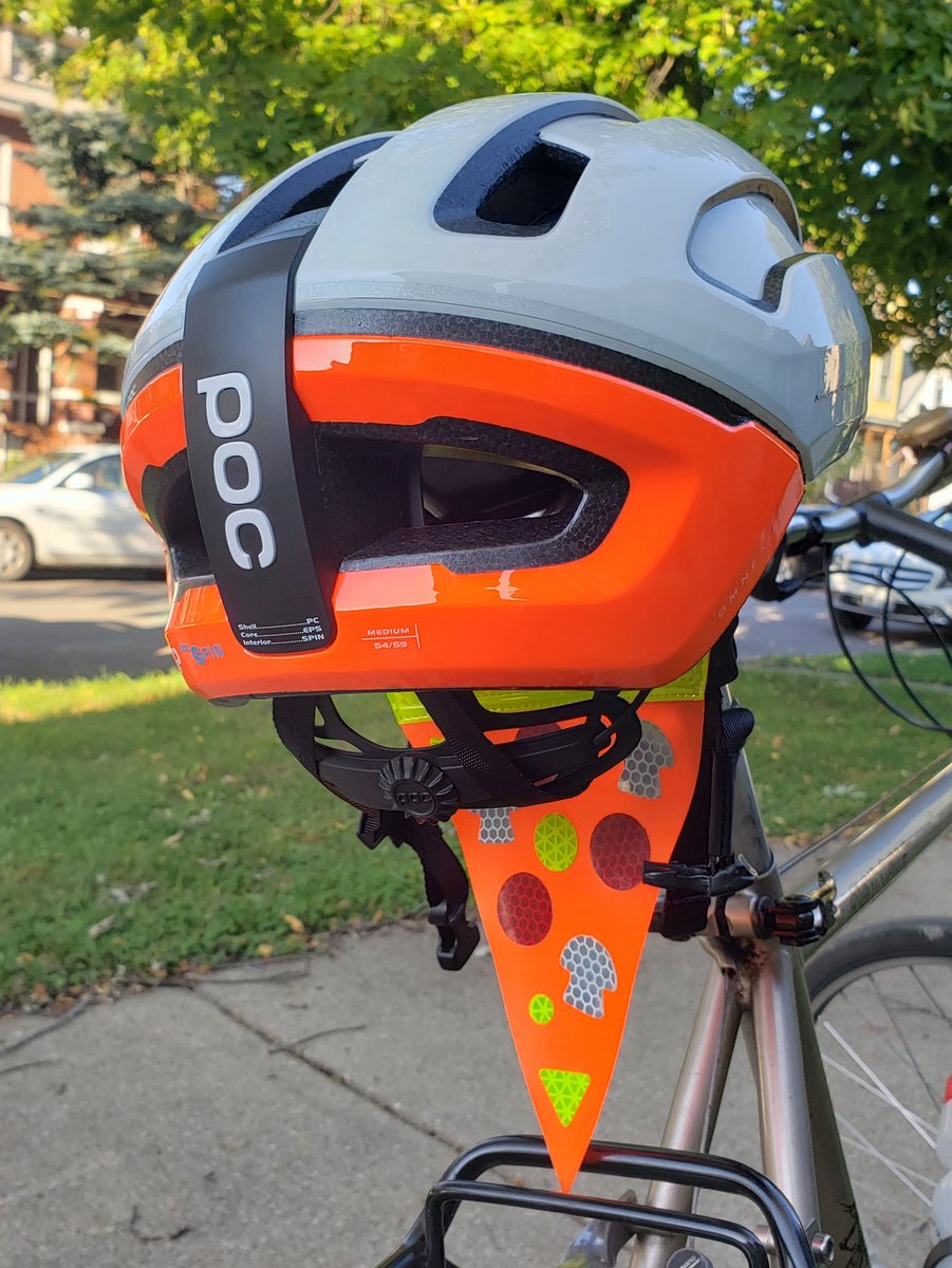 When you realize your new helmet matches your #safetypizza! 😍 #pochelmets🇸🇪 #brainprotection #safetyfirst #biketowork #bikechi #bikecommute