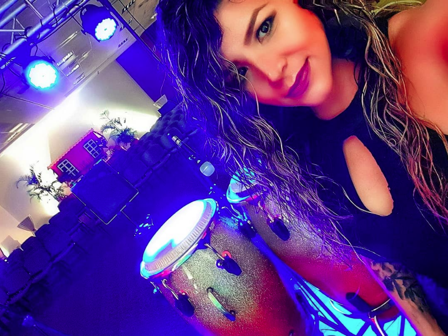 #IAmTycooner
Direct from #Colombia, <a href="/gilmaperc/">Gilma Ospina</a> #TycoonArtist with her Master Platinum Sunrise Fade Series #Congas
#TycoonFamily