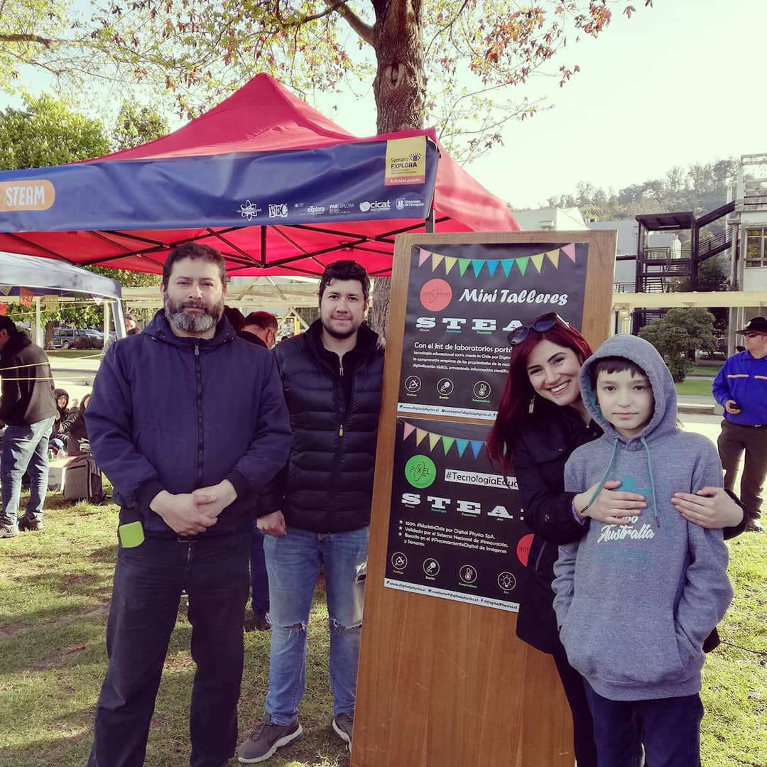 Digital_Physics's tweet image. Un pequeño registro de nuestra participación en #ConceDeCiencias, el festival científico regional donde el conocimiento se comparte; en nuestro caso experimentando c/#PixelLabs, nuestro kit de laboratorios portátiles #STEAM 100% #MadeInChile bit.ly/2Yw60qL 🍎🌐🤩🙌 (1/2)