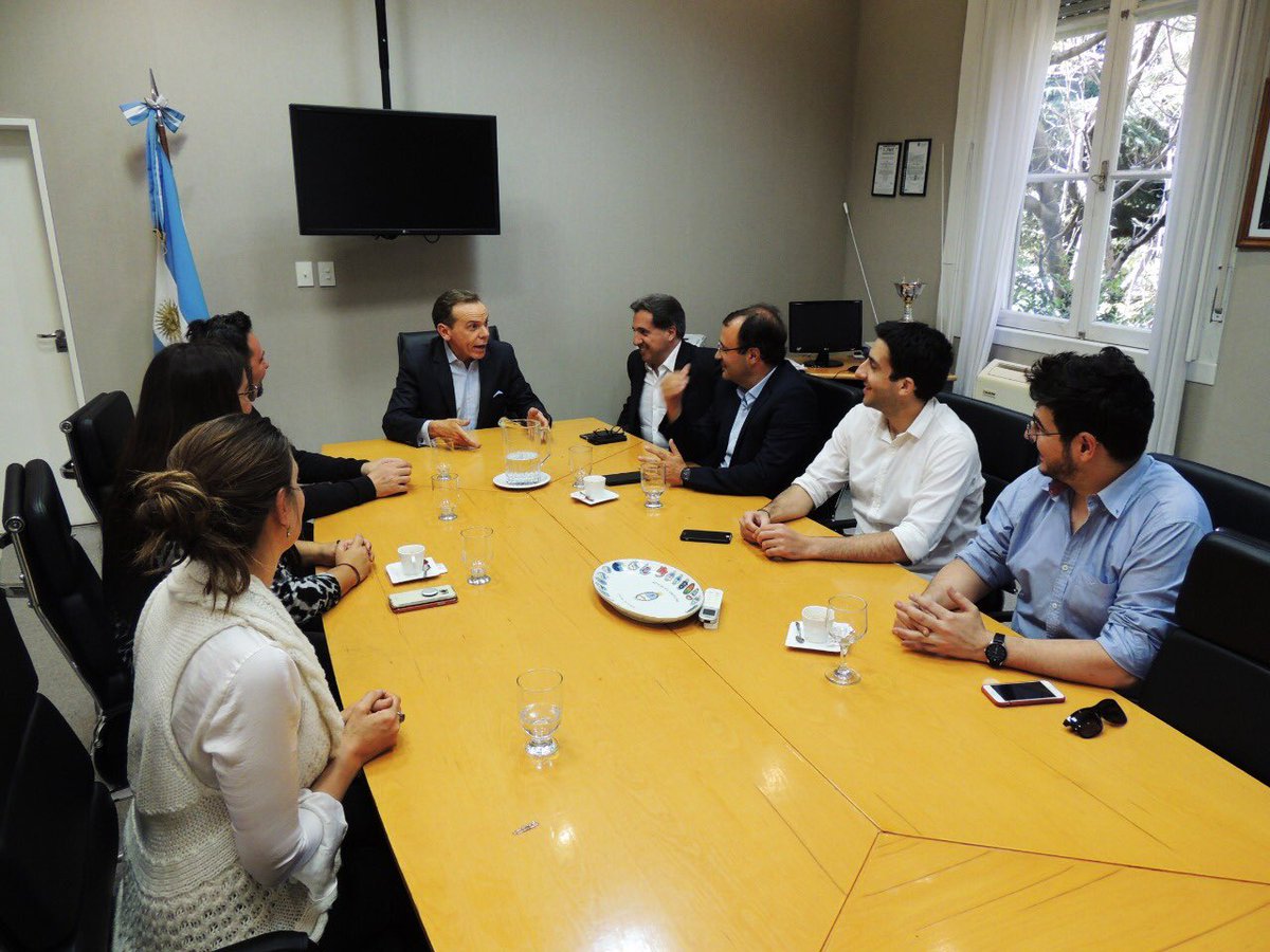 Firmamos un convenio con el intendente de Chacabuco, <a href="/victoraiola/">Victor Aiola</a> , para encarar acciones conjuntas para asesorar a los migrantes bonaerenses a fin de que conozcan sus derechos y obligaciones. Ahora, la instrumentación de la Oficina de Asesoramiento ya se pone en marcha.