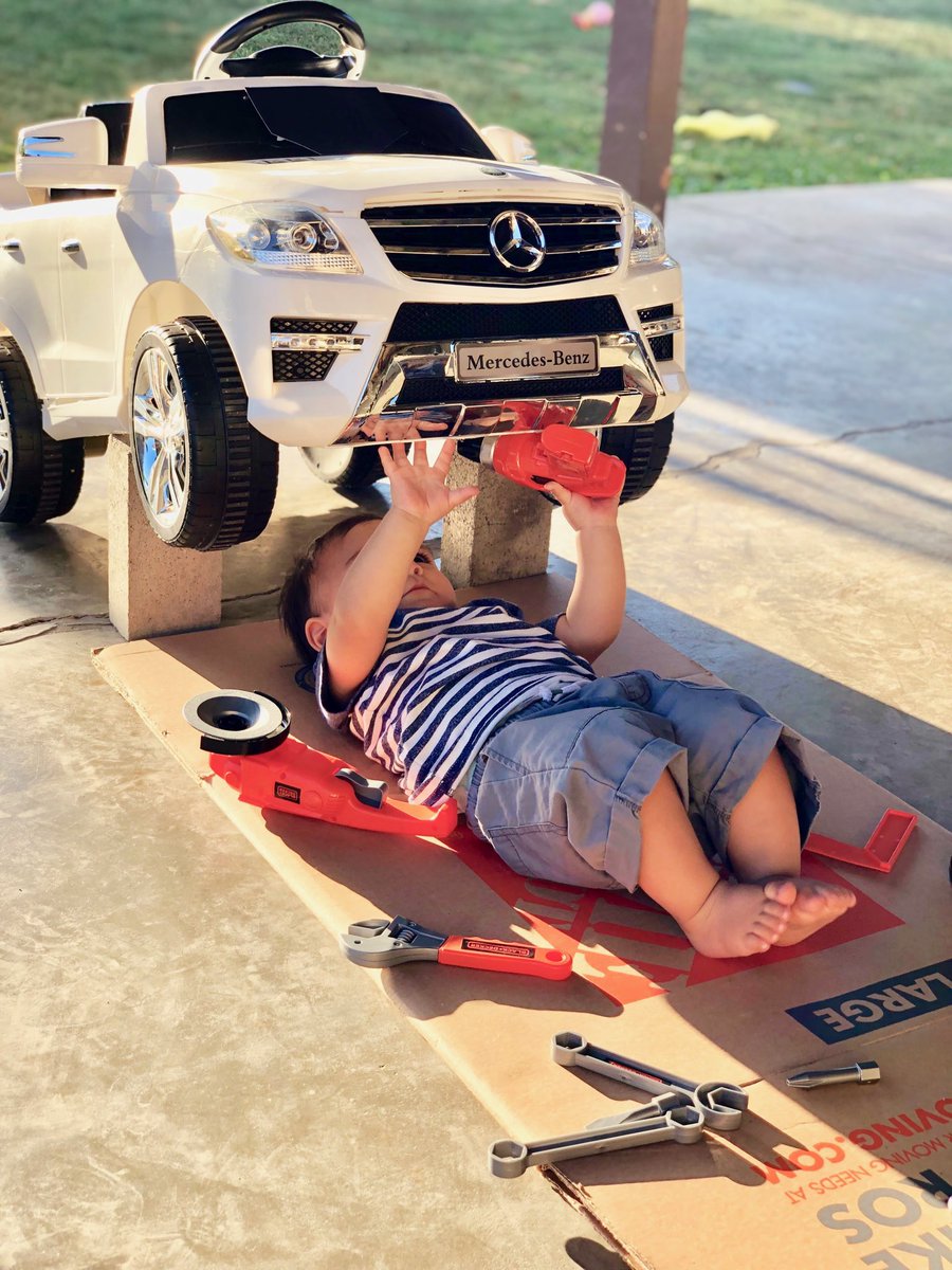 Soo Who’s needs a mechanic ? Lil Abraham is here to help 👷🏻‍♂️