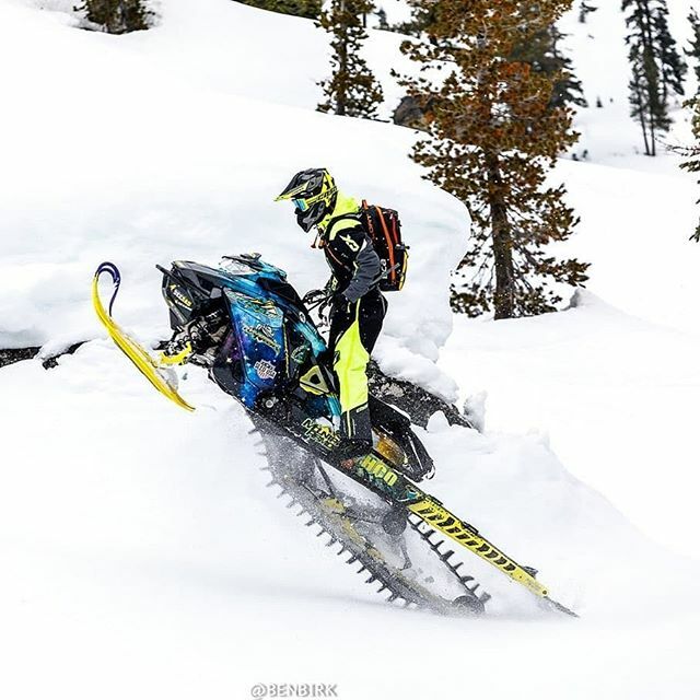 SledUSA's tweet photo. #TipsUpTuesday ❄
@snowmobile_stig
📷: @benbirk
#SledUSA #RideWithPride #SledUSANation #Snowmobiling #Slydog #SlydogSkis https://t.co/7BUDFiPxgl https://t.co/GVBMjM0fxr