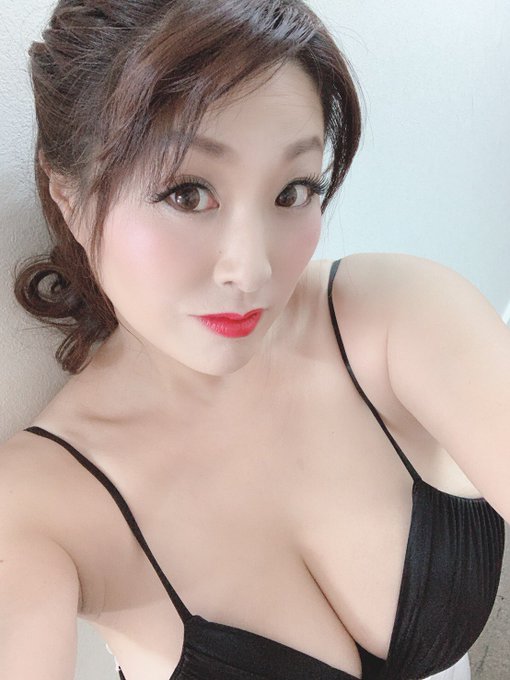 昨日の撮影の一コマ。 通常より派手め（笑） https://t.co/mqXFuAhSh0