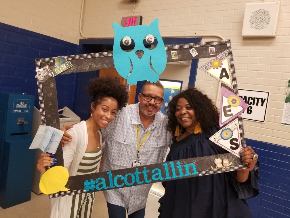 posnivy85's tweet photo. Alcott faculty enjoying Open House. #alcottallin https://t.co/RqvvNTqCJW