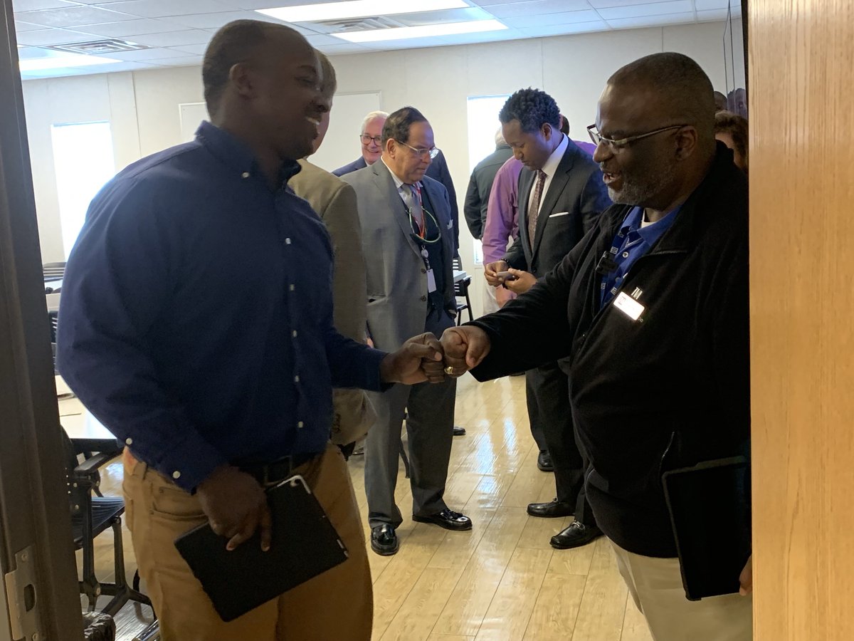 TVA_Julia's tweet photo. @TVAnews Other highlights from today... Principal Project Manager of #AllenFossil Plant Cedric Adams thanked guests for coming to today’s lunch and learn in #Memphis. After the luncheon, guests toured the recently-decommissioned plant. https://t.co/WNY63e0JLd