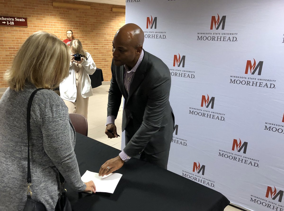 DrBrendaAH's tweet photo. Thank you @WesMooreAuthor for sharing your powerful message and story @MSUMoorhead this evening. #LifeTransformed #BookSigned #StudentSupport #InspireChange #DiversityandInclusion https://t.co/euFCUPykGJ