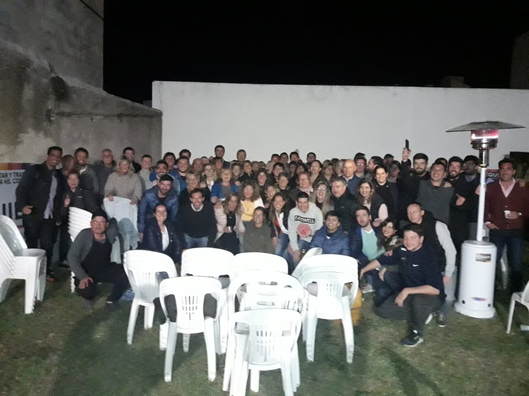 GoryRivero's tweet photo. #DebateFIO todos juntos unidos y acompañando a @ezequielgalli !! 💪💪💪
Excelente, claro y centrado en los ejes hicieron un excelente debate! https://t.co/HrqBF4217t