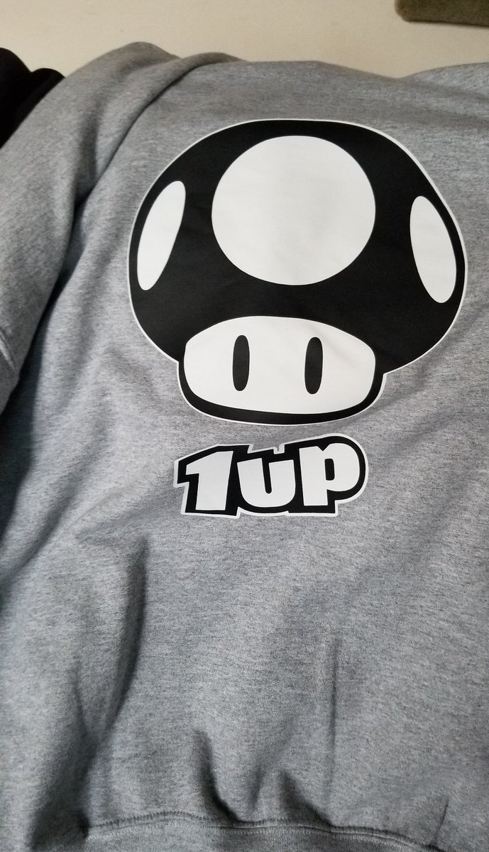 RealGamerGear's tweet photo. @P11nkXBL this is my personal hoodie😉 https://t.co/RG1EHcN2tC