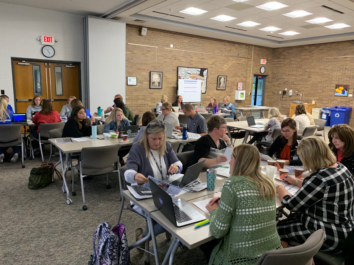 Always love it when building teams come together to discuss ways to improve work around literacy. Lots of energy in this room tonight! #MCLC #everychildclassroomday <a href="/MaryJohnsonELA/">Mary Johnson</a> <a href="/LoriDoriot/">Lori Doriot</a> <a href="/KtTaber/">Katie Taber</a> @wahlbergmi <a href="/Erin3rown/">Erin Brown</a>