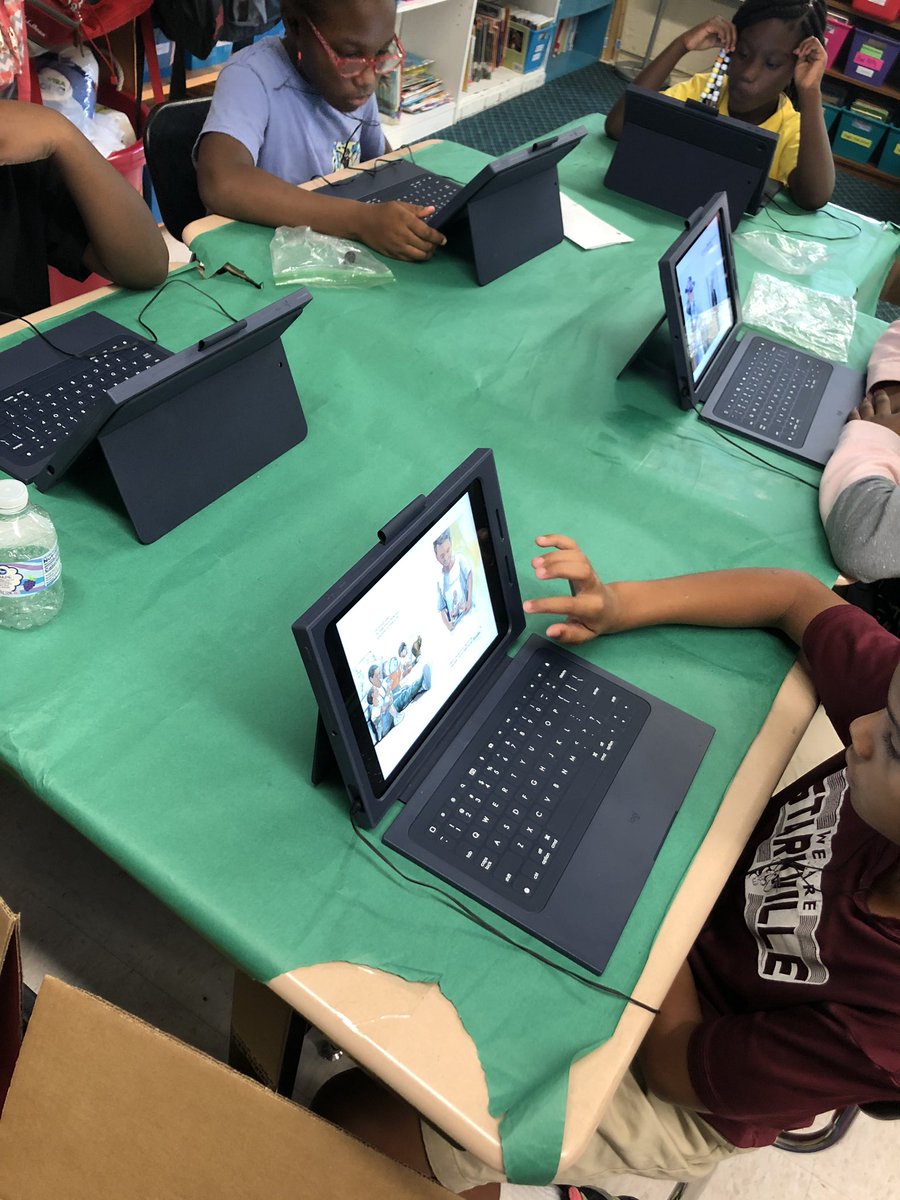 BeltsBest's tweet photo. Today students got to use Epic on the iPads to read a fiction story about a brother stepping in to help when his big brother leaves for the Army! Reading is fun! #epicapp https://t.co/qYpEiaumsz