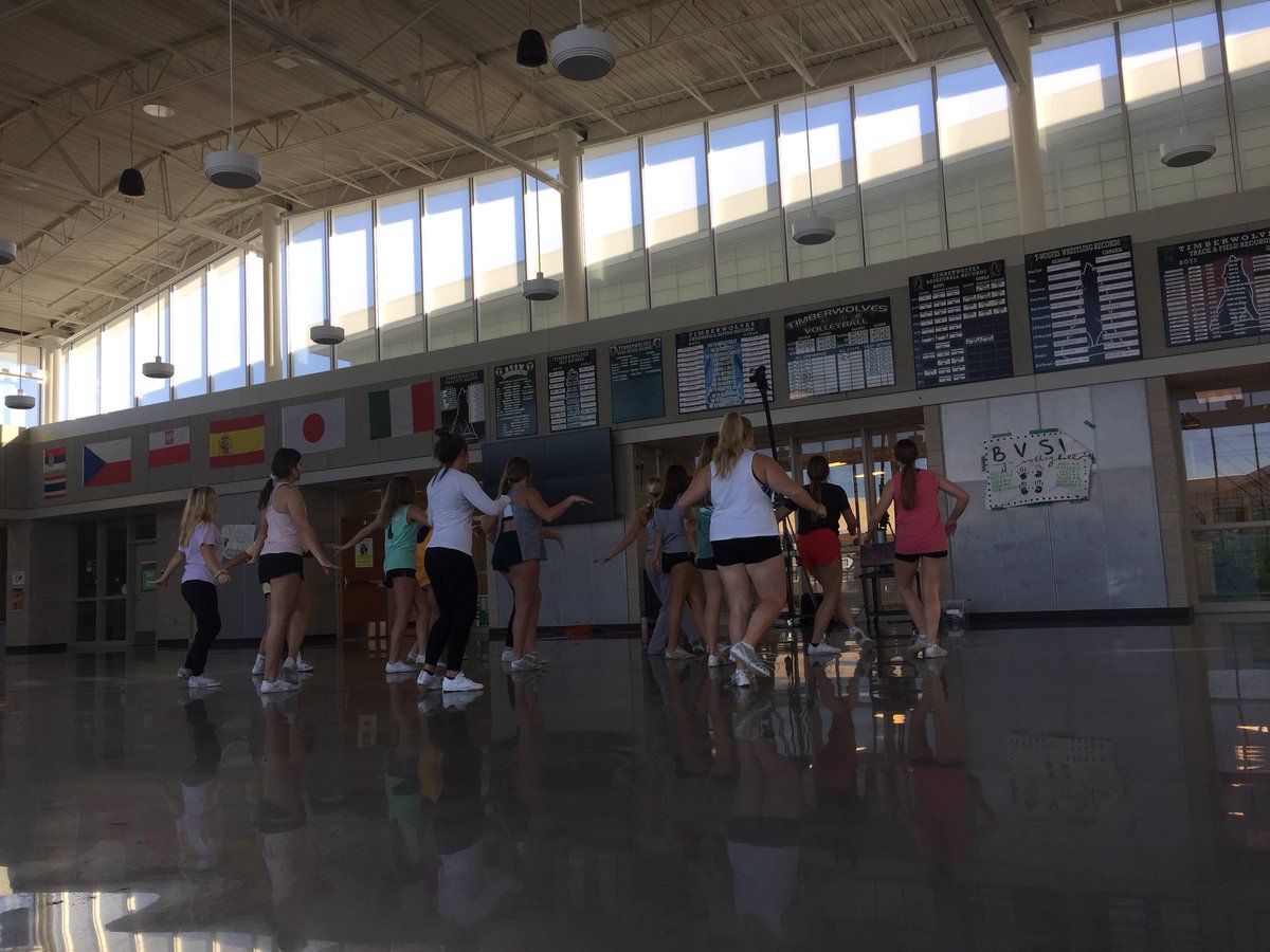 bvswwolfbyte's tweet photo. Special Thank You to The BVSW Cheer Team for working hard on the High School Musical remake! If you haven’t signed up to be a Lip Syncer for the Lip Dub yet, make sure you do it by the end of Wednesday!!!! @BVSWCheerTeam #10yearanniversarylipdub https://t.co/Ulge1vLvAz
