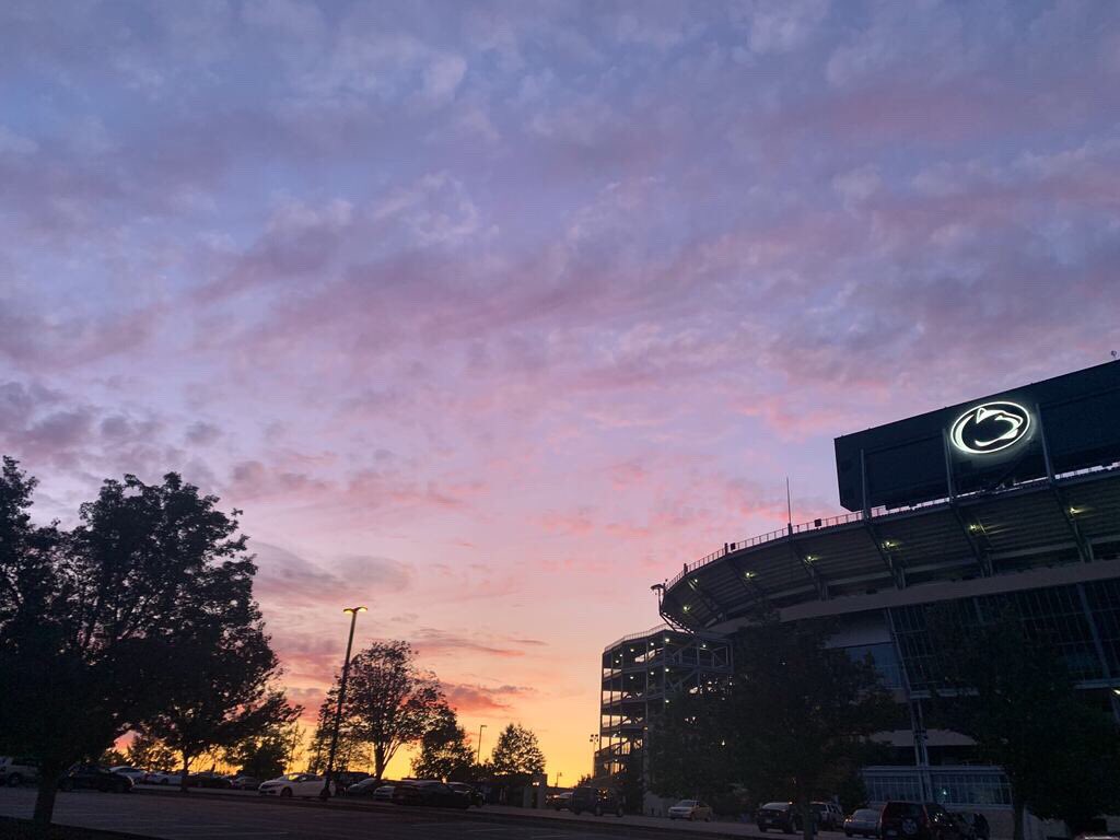 OnwardState's tweet photo. Sunsets like these never get old. 😍 https://t.co/hsw4jaLgAM
