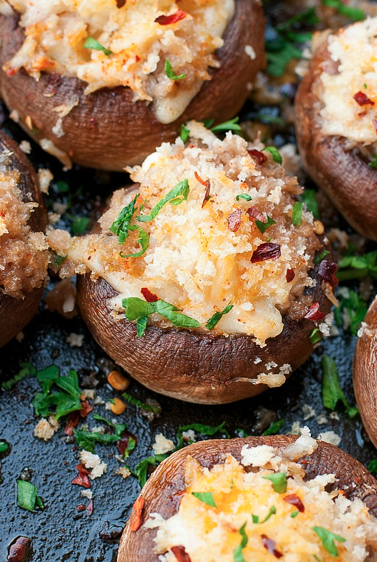 lakecalhounapts's tweet photo. Put out a plate of these savory stuffed mushrooms at your next party and watch them disappear!

The filling is a simple mixture of Italian bread crumbs along with some herbs and spices. Here's the recipe: https://t.co/lA22kzQfvz https://t.co/ha0CnhUBxA