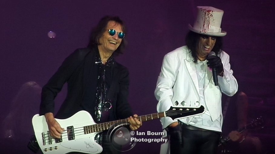 scenesussex's tweet photo. Nice to see you again Alice Cooper! Live at the #BrightonCenter with legendary bassist, from original #AliceCooper band Dennis Dunaway - History right there! A great night of rock and roll - and loved the new set list! https://t.co/LBCNJbe8eq
