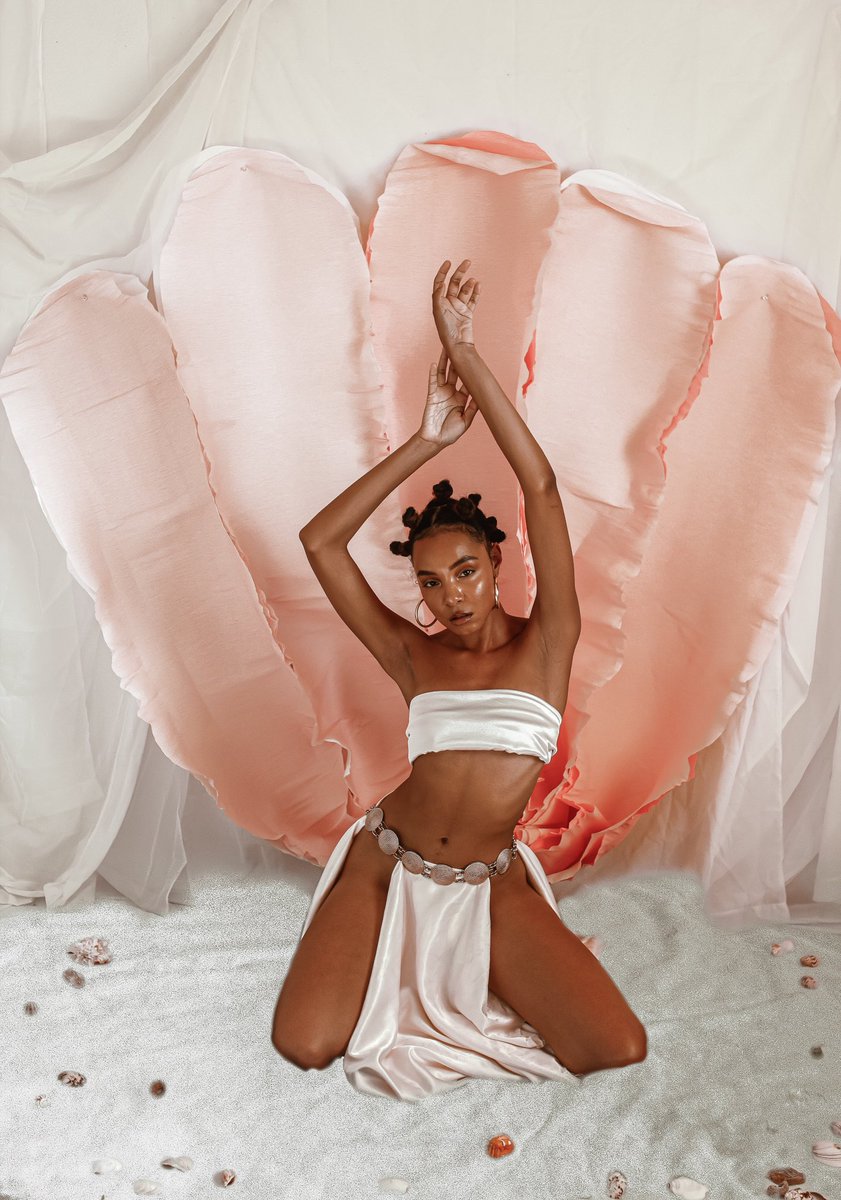 kihmberlie's tweet image. Expectation......................... r e a l i t y