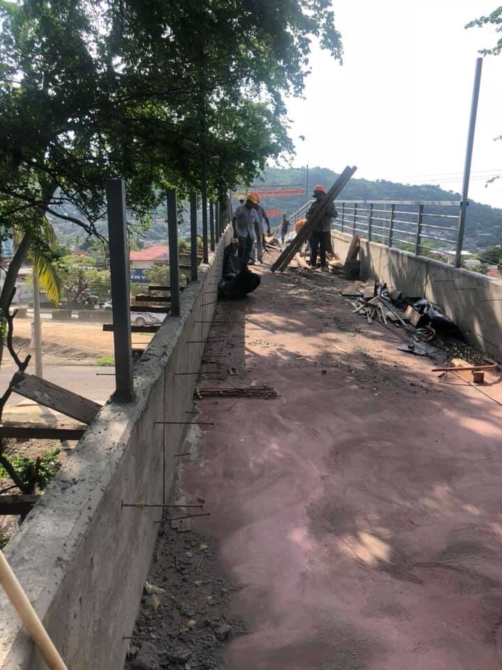 JavierTaja_'s tweet photo. Ya está muy avanzada la ciclopista que estamos construyendo en #Zihua, hoy la supervisó el gobernador @HectorAstudillo. https://t.co/tPx8WHWELd