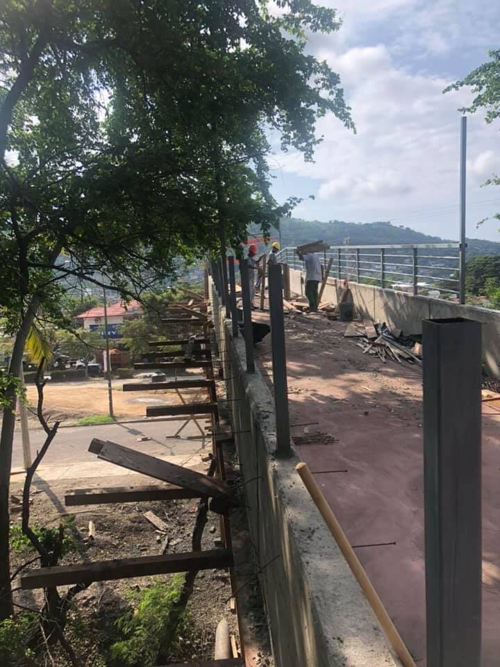 JavierTaja_'s tweet photo. Ya está muy avanzada la ciclopista que estamos construyendo en #Zihua, hoy la supervisó el gobernador @HectorAstudillo. https://t.co/tPx8WHWELd