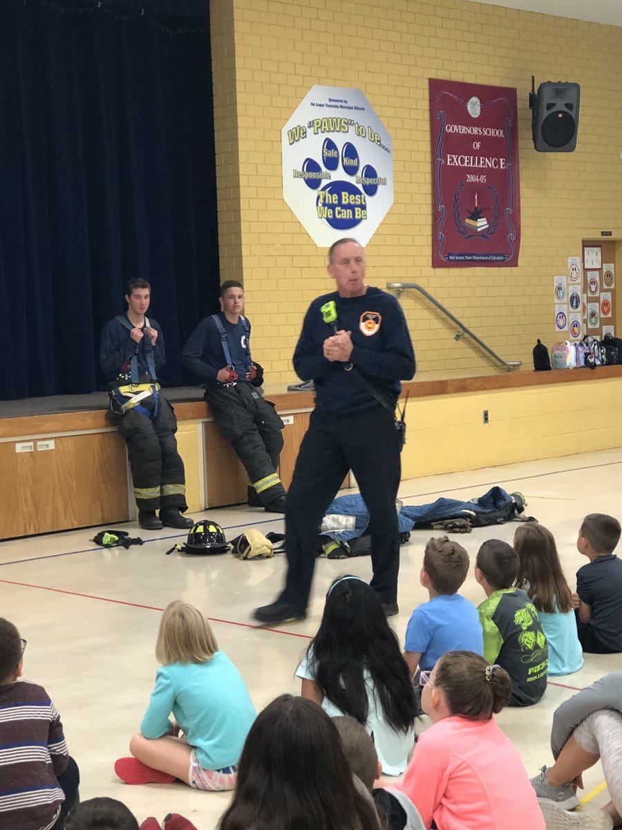 CAKellyNJ's tweet photo. Thank you Logan Township Fire Department for sharing fire prevention and safety tips with LES’s 2nd and 3rd graders! https://t.co/K9j3ZDMZCi