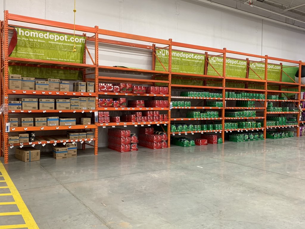 MET crushing it day 1 of the Holiday set! They are also working safe using their gloves to open boxes &amp; set beams! Great 1st day! #SeymoureCrisp #SafetyIsPersonal #D250FW36