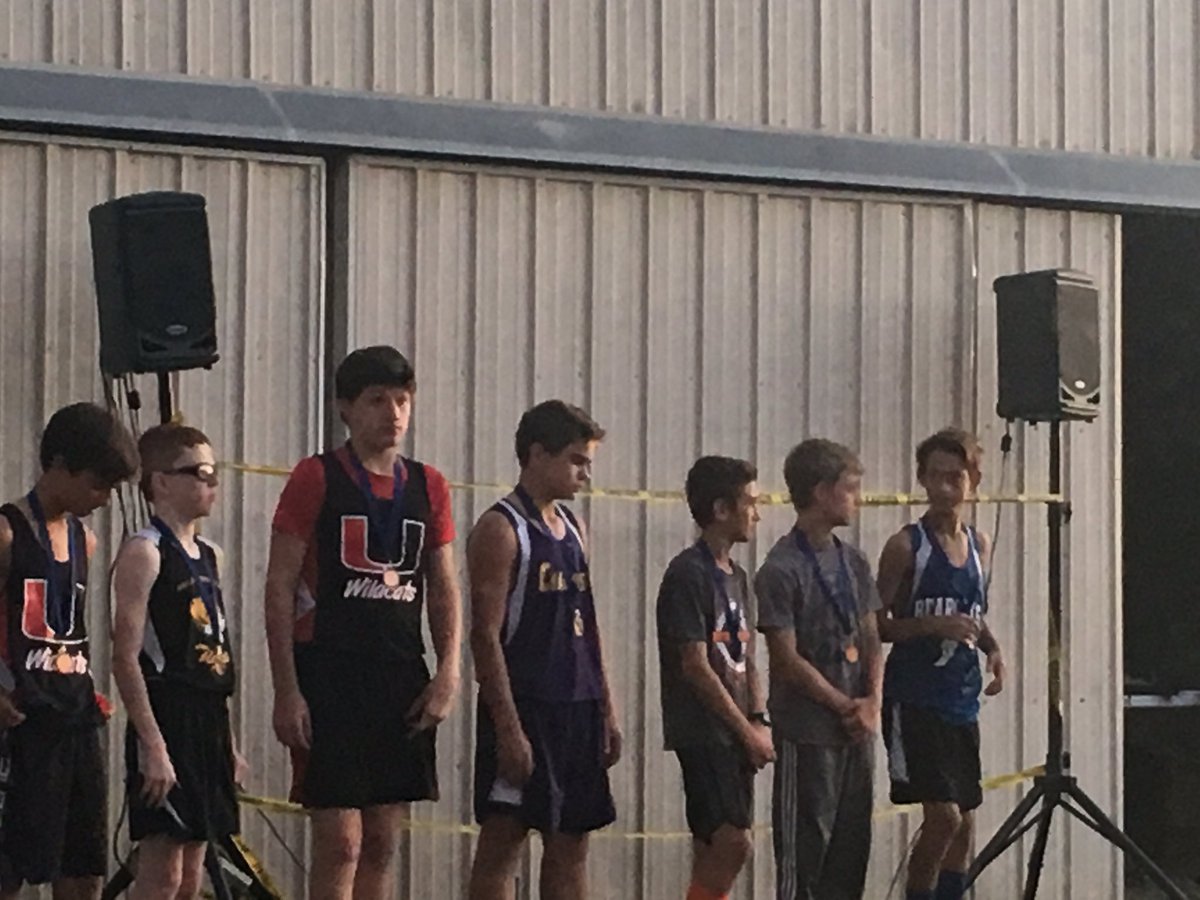 OMSTerry's tweet photo. Good day OMS XC!
Girls place 4th out of 13 schools, boys get 3rd of 12 schools!
Medalists are:
Ilene Limberg 2nd in 13:37
Bobby Coello 8th in 13:06 https://t.co/oaorBuOFKT