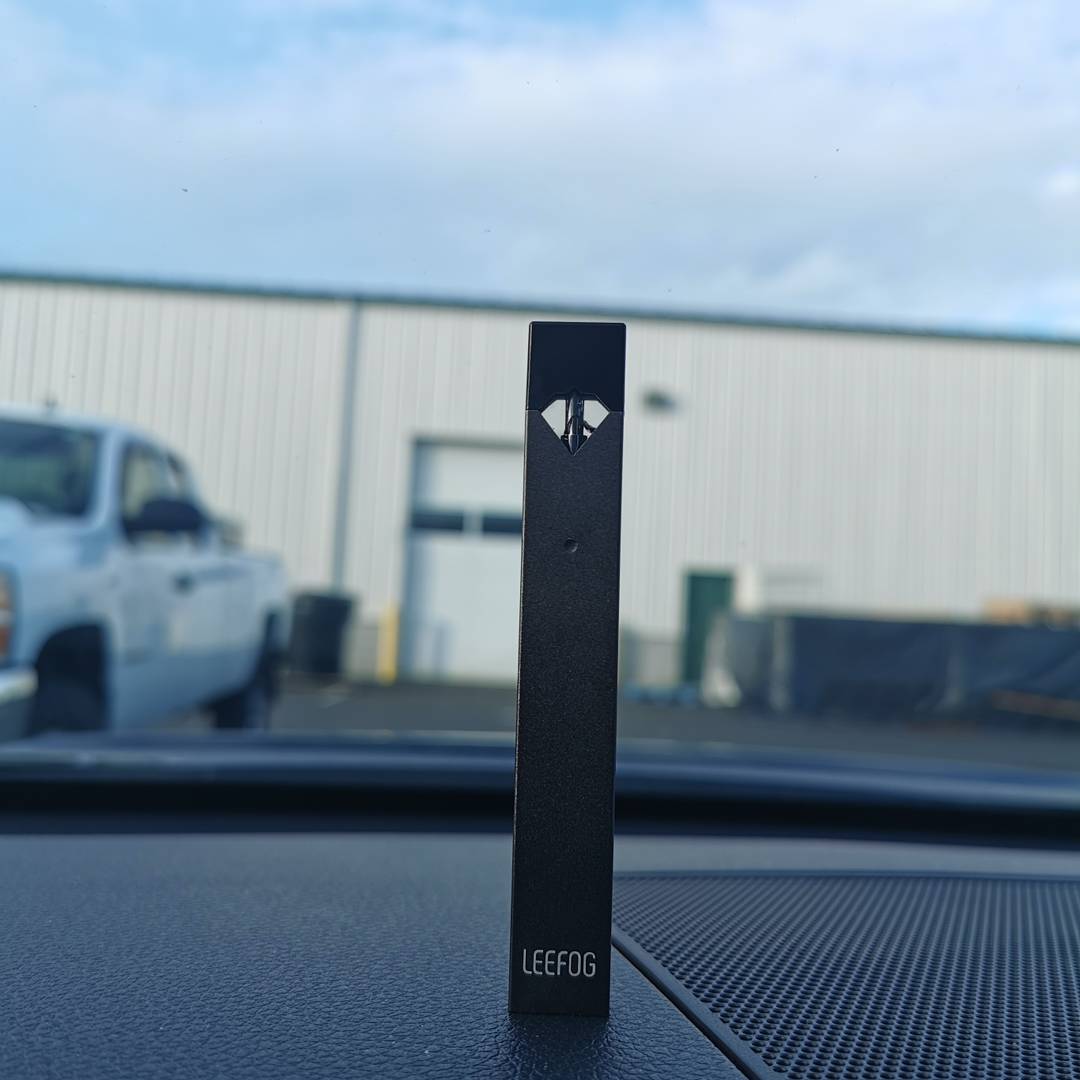 leefogofficial's tweet photo. #Leefog #LeJuUL #LeJuPod #CBD #THC #Cannabis #Marijuana #hemp #Vapepen #Disposable #Pod #PodPen #JUUL #DisposablePod #PodOil 

JUUL compatible battery #LeJUUL and #LeJuPod. 

You have choices: CBD liquid version and THC thick oil version.

0.7ml and 1.0ml. https://t.co/rlyEBovUja