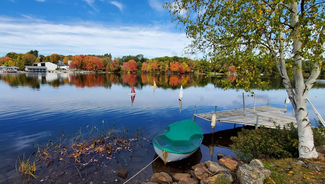 MarbleheadImage's tweet image. Colors are great in Wolfeboro, NH #foliage #NewEngland