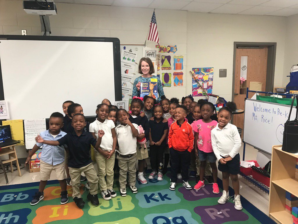 DRice_PE's tweet image. G8 morning reading to pre-k at Hollis😊@APSHollisCrew @APSCAO@TMunn_PLC @SydneyAhearn@CarstarphenMJ