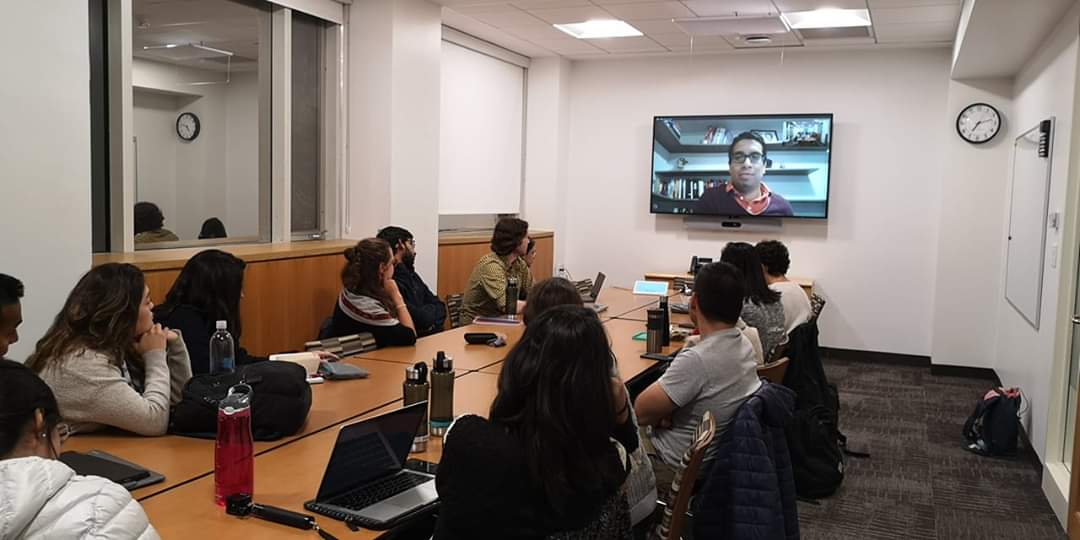 MedioLegal's tweet image. Un feriado distinto, conversando sobre la situación política en el Perú 🇵🇪 con estudiantes de Harvard Kennedy School 🇺🇸 Gracias a @Danielabrf Daniela Britto, pude hacer roche en un idioma distinto y fuera de las pantallas nacionales 😅