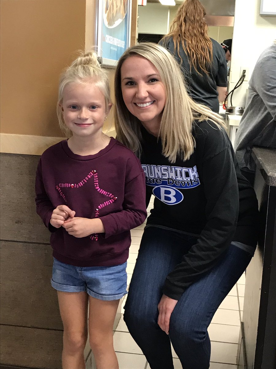 MissHawsGrade1's tweet photo. We had so much fun serving Crestview families at DQ tonight! Thanks for stopping in! @BCSDCrestview https://t.co/pOeHsdGopm