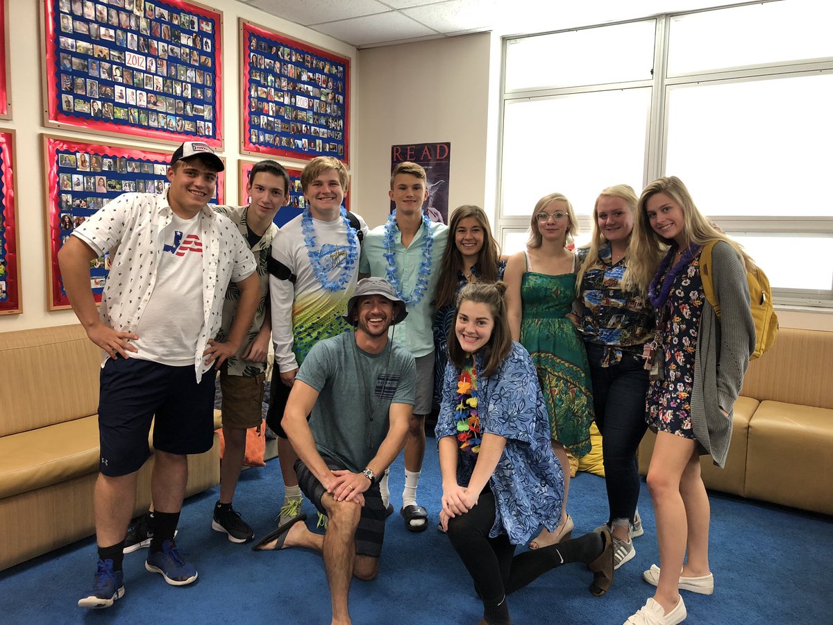 ChapesFamily's tweet photo. What a great Tropical Tuesday! Can’t wait to see everyone for Western Wednesday tomorrow! #MHSHomecomingWeek19 https://t.co/XSlhtngykS