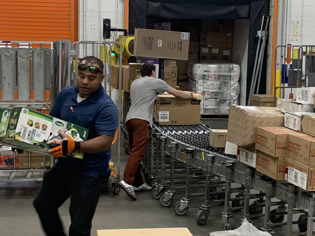 Stuart and Thomas working safe and Thomas learning the correct way to unload a truck great job guys!!! <a href="/RLM4040/">Robert</a> <a href="/cayselahrman/">CayseLahrman</a> <a href="/JonBasting/">Jon Basting4007</a> <a href="/lynn_youngs/">Lynn YoungsHD 4718</a> @WindyHovda @jessica_witte_ <a href="/Chvgrl/">Cassandra Ortega</a> @dylan_jaz