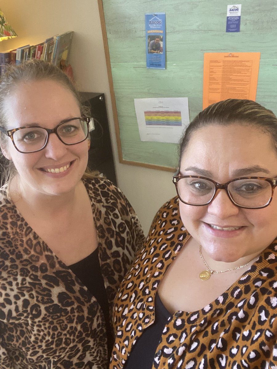 rebecca_resop's tweet image. When you’re so in sync you twin on a Tuesday #myadminrocks #sameoutfit #sameglasses #twinningonatuesday