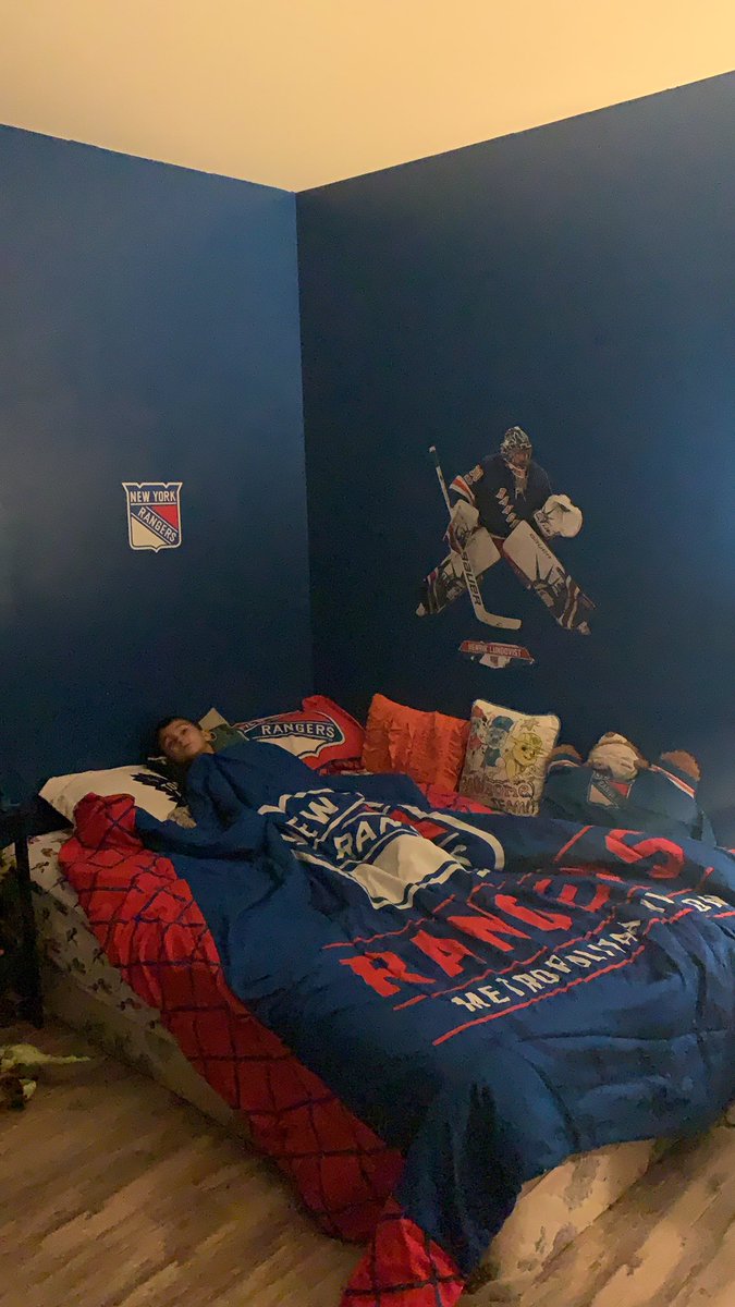 MLampo9's tweet photo. Happy 6th birthday Luca @NYRangers @HLundqvist30 #luuuu https://t.co/bB1wiWWbYv