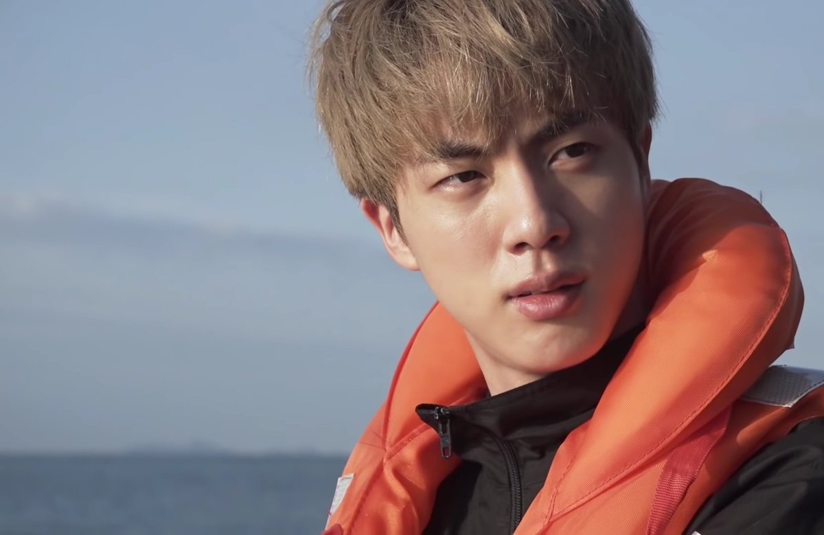 KAETHOStv's tweet image. And then of course 4 photos of #Seokjin aren't enough, so here are 4 more. #BeautifulHuman #WorldwideHandsome #BTSJin @BTS_twt #FishingWithYoongi
