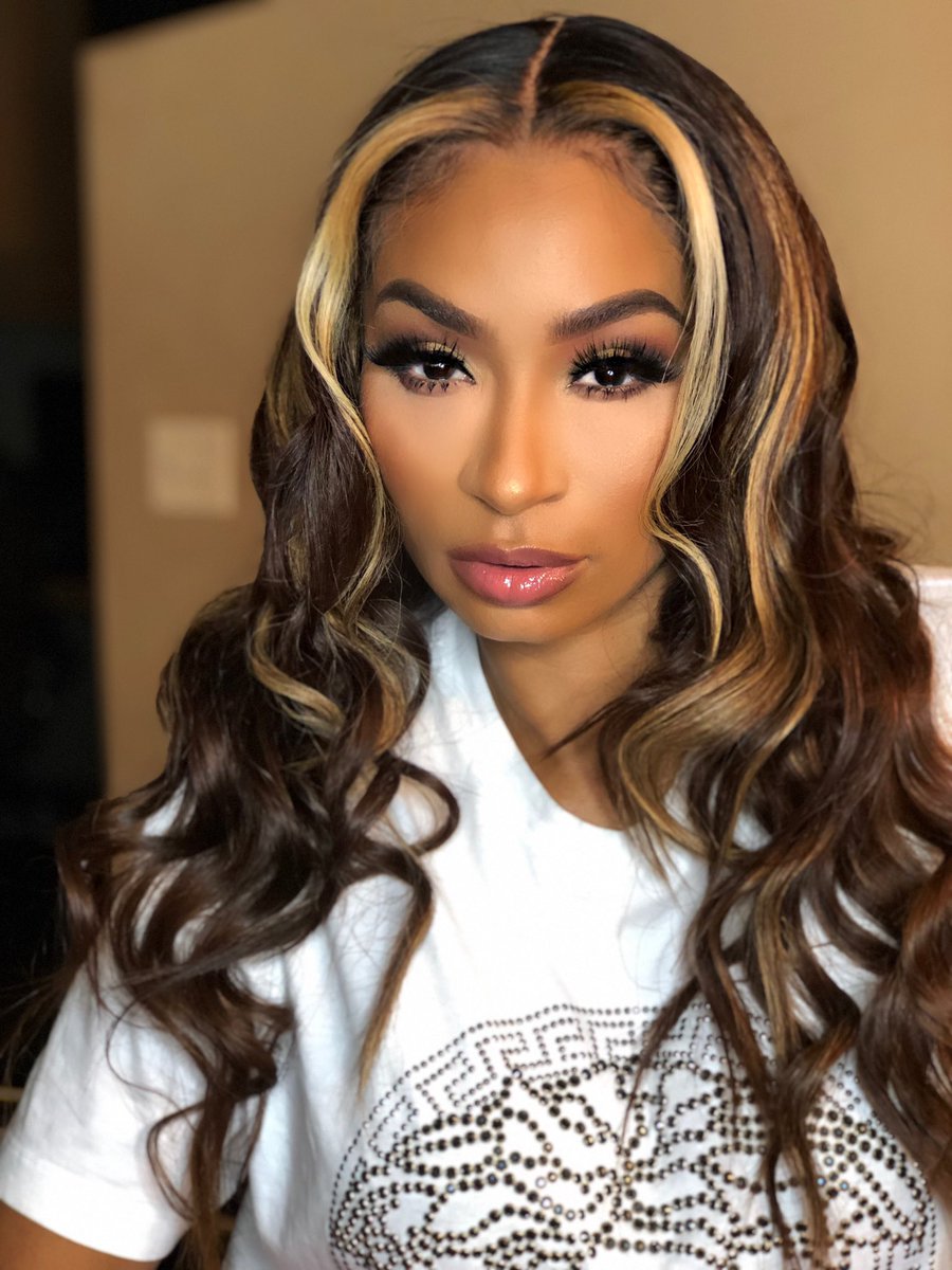 MakeupbyDoubleA's tweet photo. Glam For Beauty 
@iamkarlieredd 💄😍💫 #makeupbyme
.
@doubleamakeupcosmetics “Ariel” Mink Lashes Stack’d
@doubleamakeupcosmetics “Cash,Cash” Lipgloss #karlieredd #vh1 
Follow Me On Instagram For More Looks: 
https://t.co/sq743BlRj7 https://t.co/iCIjSRbnXT