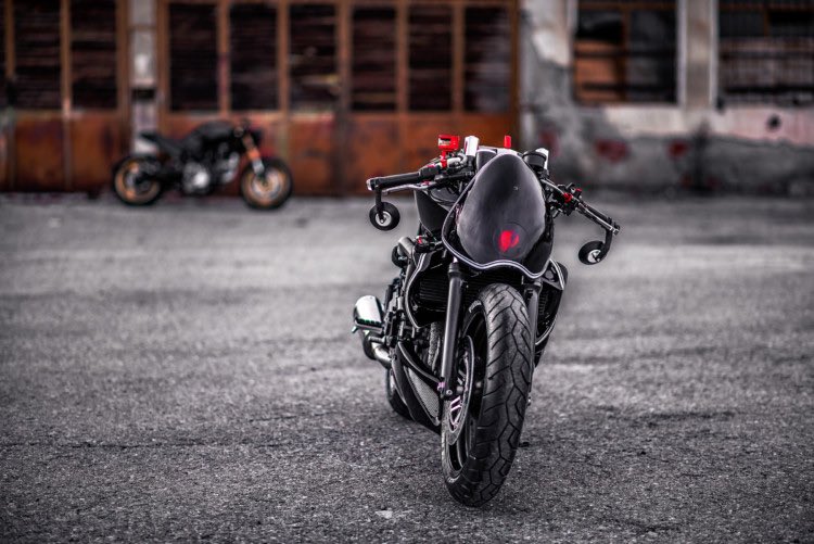 ホンダ ホーネット600をカフェレーサー&ストリートファイターに