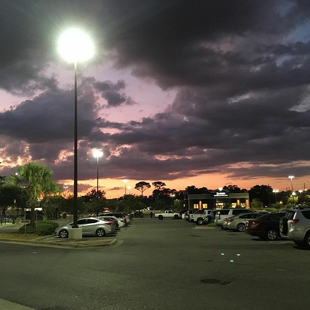 madsjchic's tweet photo. #Florida #pensacola #unreal #beautiful #sunset #nofilter #clouds #palette https://t.co/ymRfqOi1wp https://t.co/D299IP6Vkk