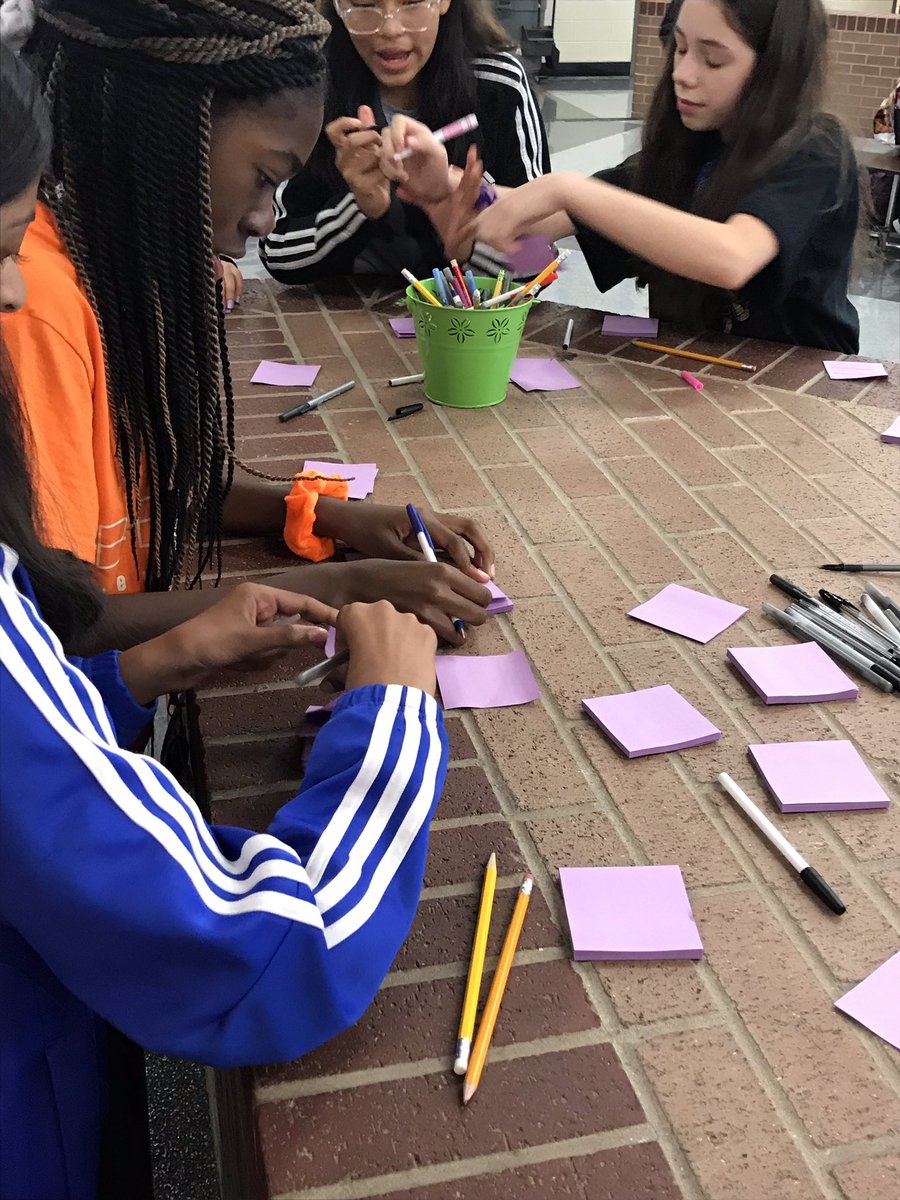 hearnh08's tweet photo. Kindness Week Day 2! Students displayed compliments or a time when someone was kind to them. Orange You Happy When People Are Kind?@LamarMS #LISDBEKIND https://t.co/gVV1TbnKQw