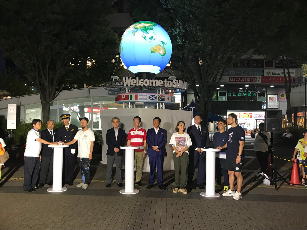 shotoku1206's tweet photo. ◆SHOTOKU協賛―新横浜Welcomeモニュメントの点灯式◆✨
9月15日に点灯式が開催されました。
ラグビー元日本代表の今泉清さん、川合レオさんも駆けつけてくださいました。
高さ5Ｍのモニュメントに、新横浜を照らす優しい光が灯りました。
#新横浜 #モニュメント #協賛 #RWC2019 #ラグビー #NOSIDE https://t.co/Fd7QJY7wiI