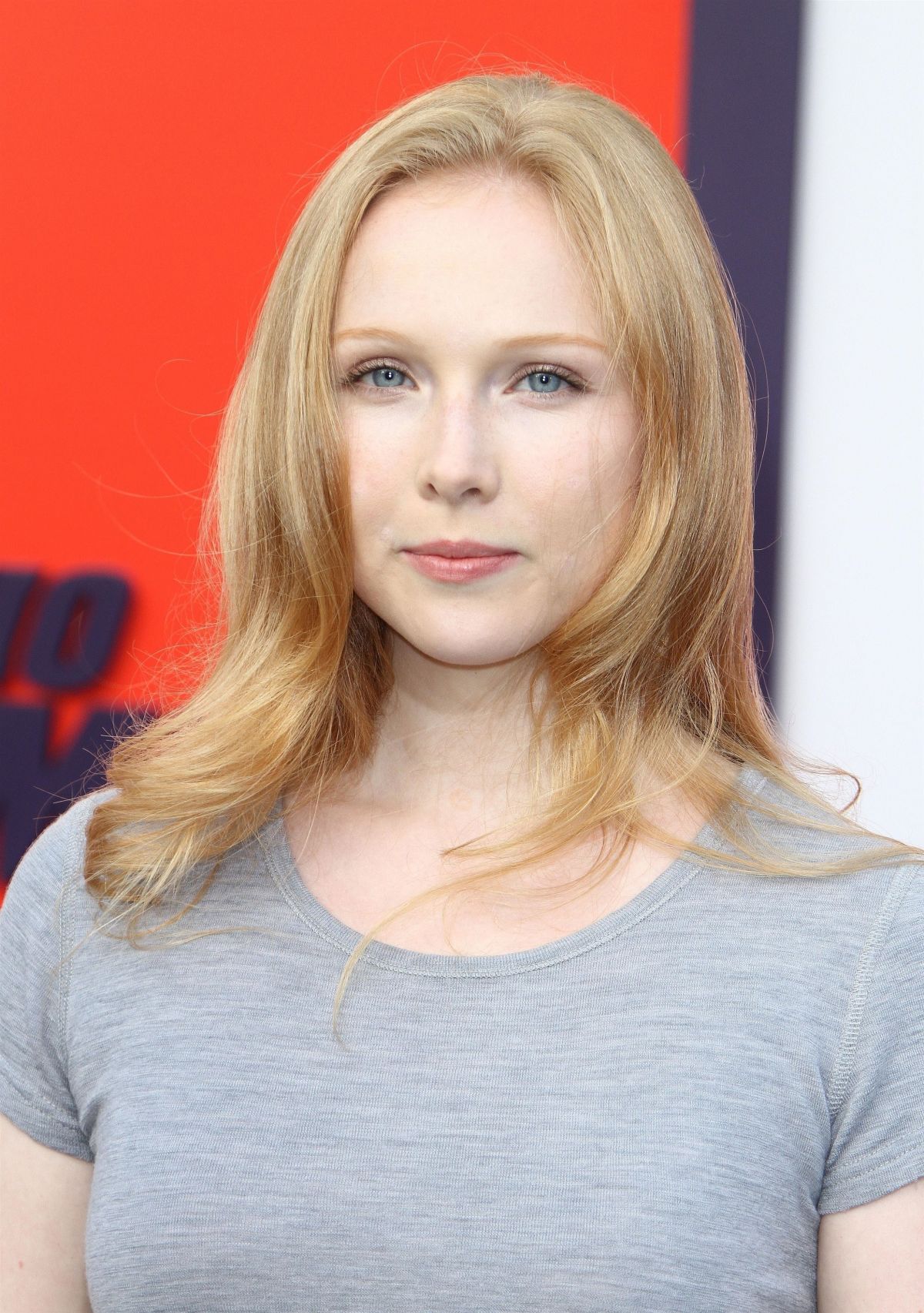 Happy 26th birthday Molly Quinn.     