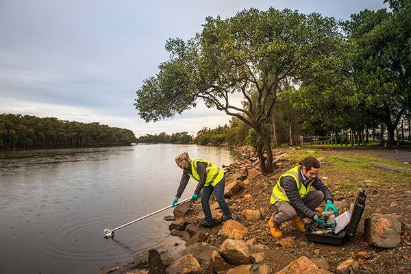 NSW_EPA's tweet image. @NSW_EPA works to minimise pollution and improve water quality, including collaborating with other agencies on @ourlivingriver. Clean water has a positive impact on human health, the environment and the economy. Find out more at bit.ly/2nYd6DK #water #preciousresource