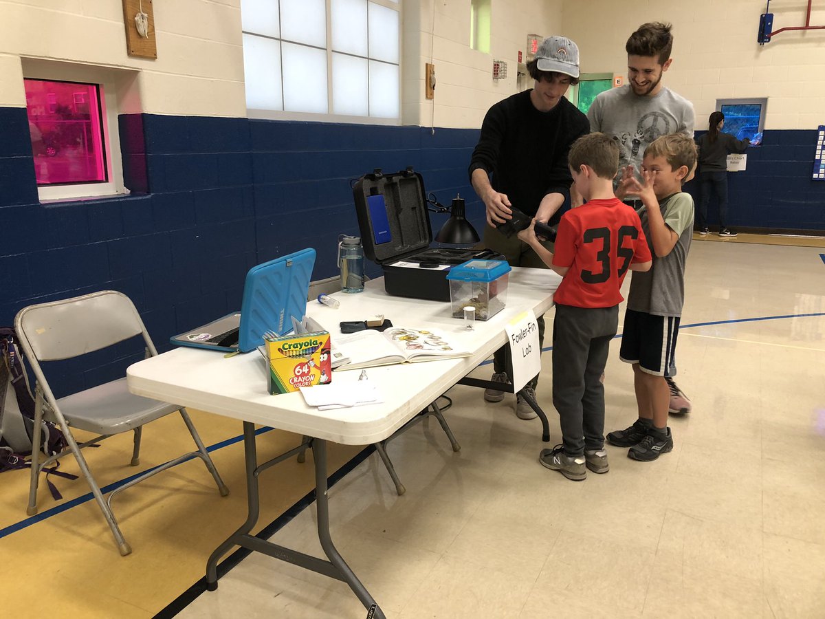 Borikenophis's tweet photo. My beautiful boys @NoahLeith and @ToniMacchiano showing two adorable babies how cool the thermal camera is at the Bristol Elementary School in Webster Grove #STEMNight #Outreach #ScienceCommunication #FowlerFinnLab #AnimalCommunication https://t.co/UbETjebKag